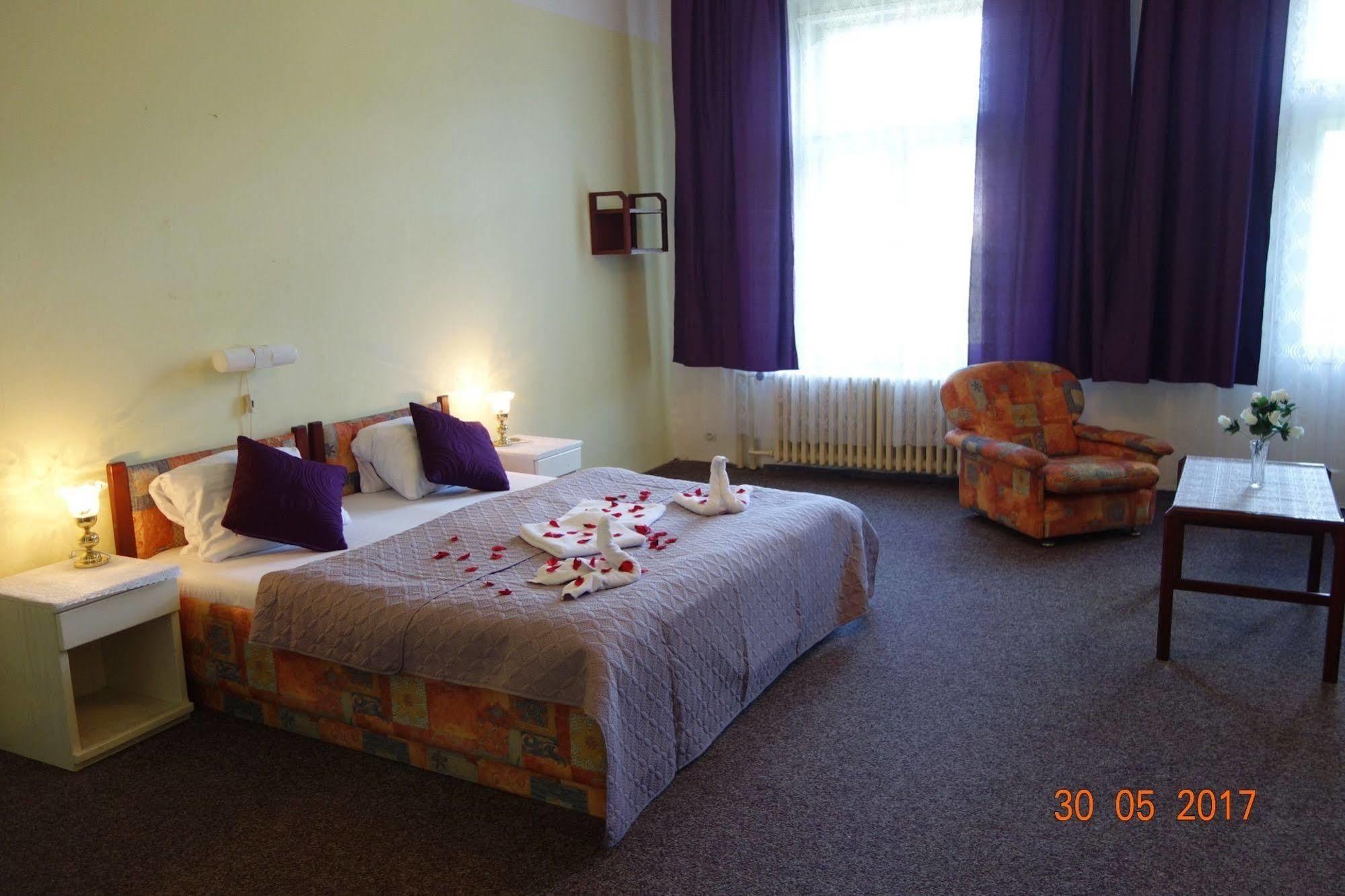 Wellness Hotel Hana Marianske Lazne Exterior photo